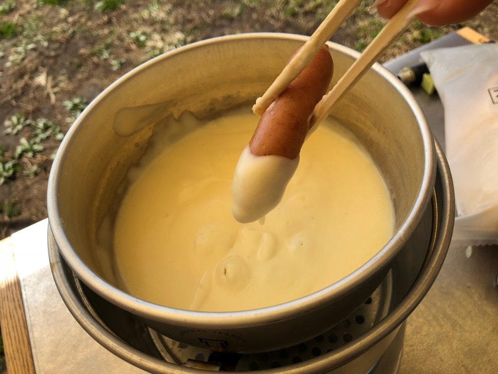 キャンプで盛り上がるおすすめ料理 簡単チーズフォンデュの作り方 関東在住キャンプブログ 週末はキャンプ アウトドアに行こう