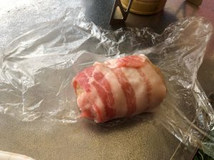 肉を巻いたおにぎり