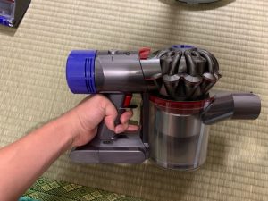ダイソンで車内掃除