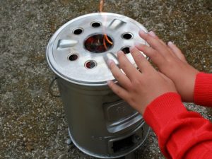 缶ストーブの炎