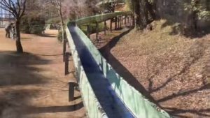 坂田ヶ池総合公園のローラー滑り台