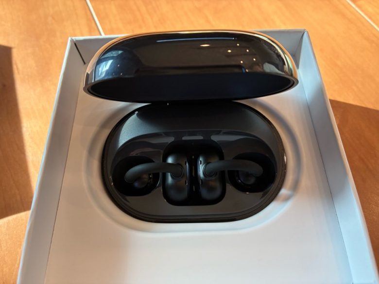 イヤーカフのイヤホン